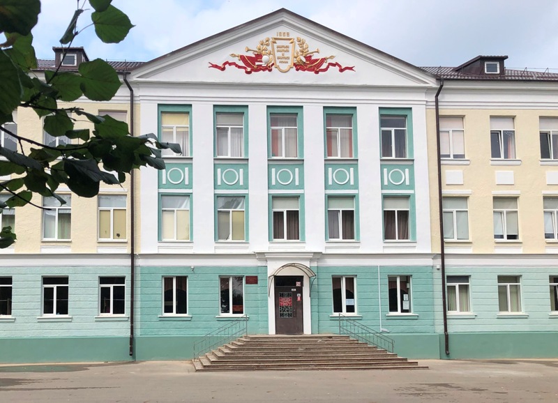 здание школы на ул.Рензаева